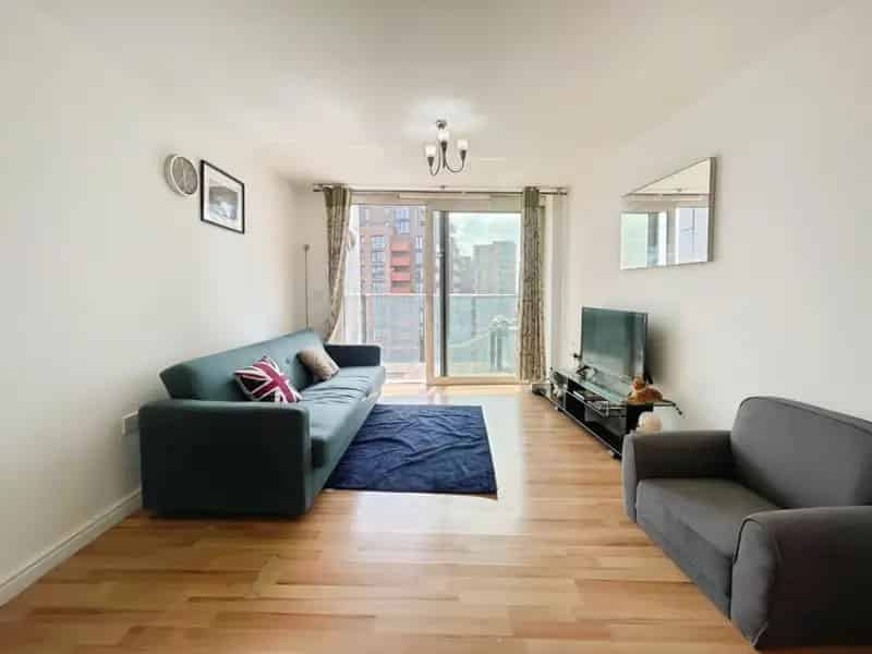 2 bedroom Flat
 For Sale 
Total Size: 728 SQ FT