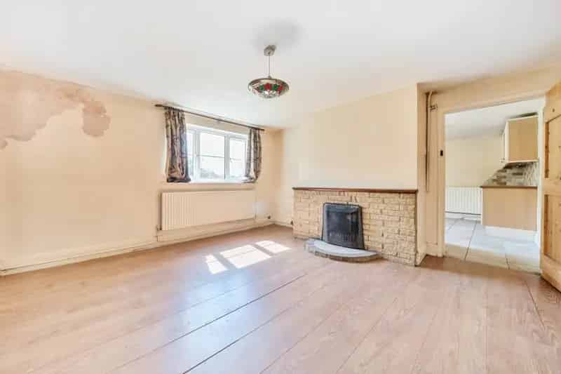2 Bedroom Detached Cottage For Renovation
