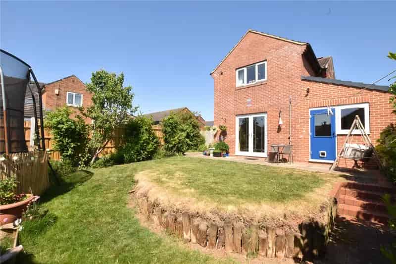 Extended Family Home with Four Bedrooms and South-Facing Garden