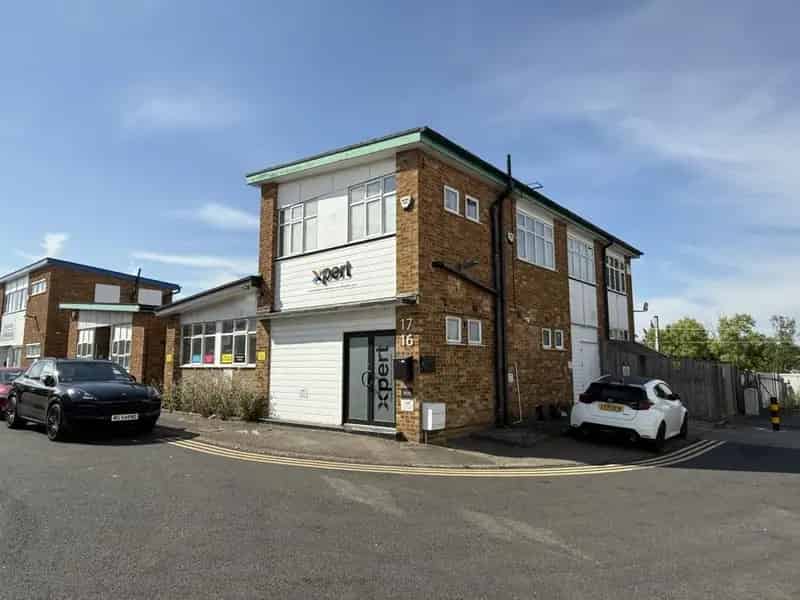 Refurbished Self Contained Offices Potters Bar 4 Parking Spaces