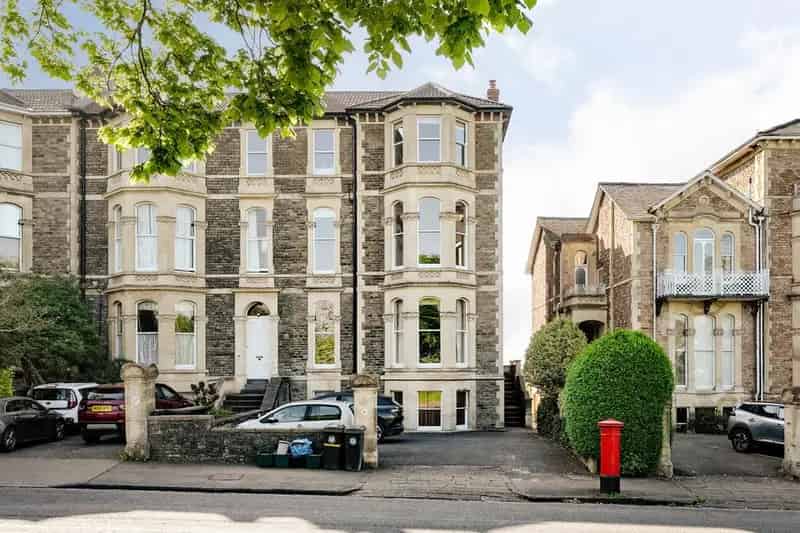 2 Bedroom Apartment to Rent Downs View Parking