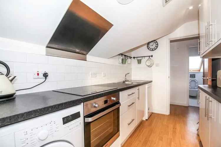 2 Bedroom Flat for Sale London SE6 Victorian Conversion