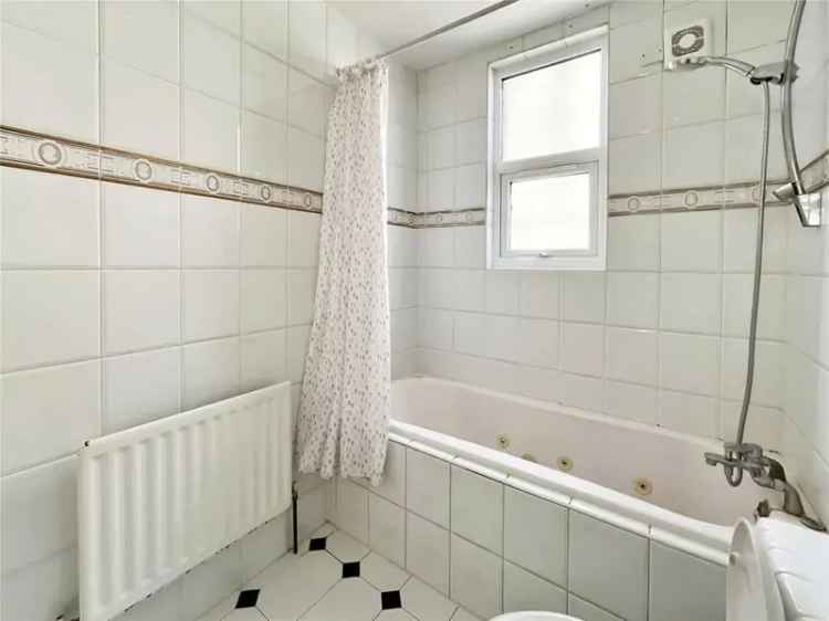 1 Bedroom Flat for Sale in London SE6