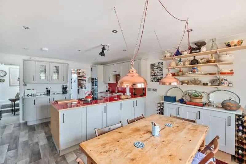 4 Bed House with Annexe and Workshop For Sale