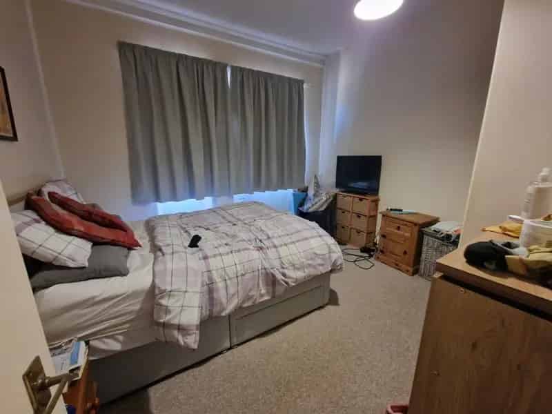 Georgian Manor Two Bedroom Flat Allocated Parking Communal Garden