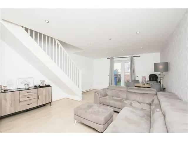 2 Bedroom Mid Terrace Villa For Sale