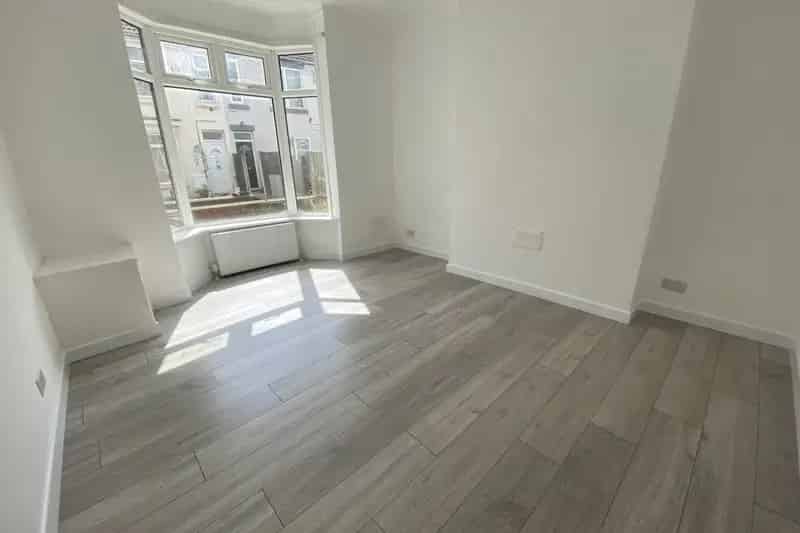 Three Bedroom Refurbished House in Bentley - Zero Deposit Guarantee