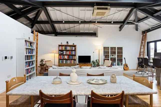 3-Bed Penthouse Loft Apartment London 1691 sq ft Roof Terrace