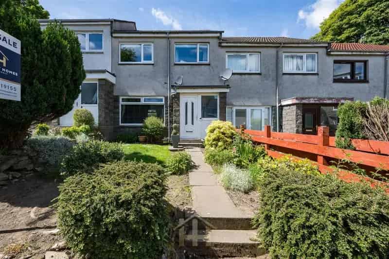 3 Bedroom Mid-Terraced House for Sale