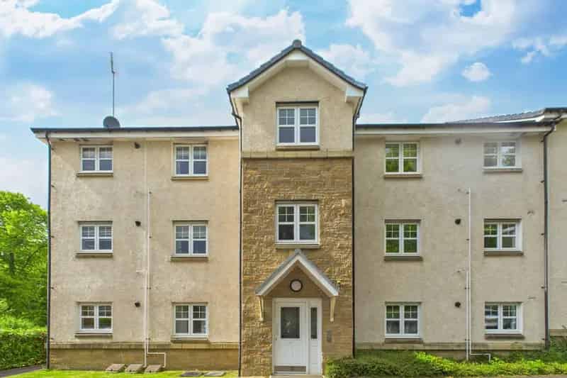 2 Bedroom Flat to Rent Lenzie Modern Style Great Location