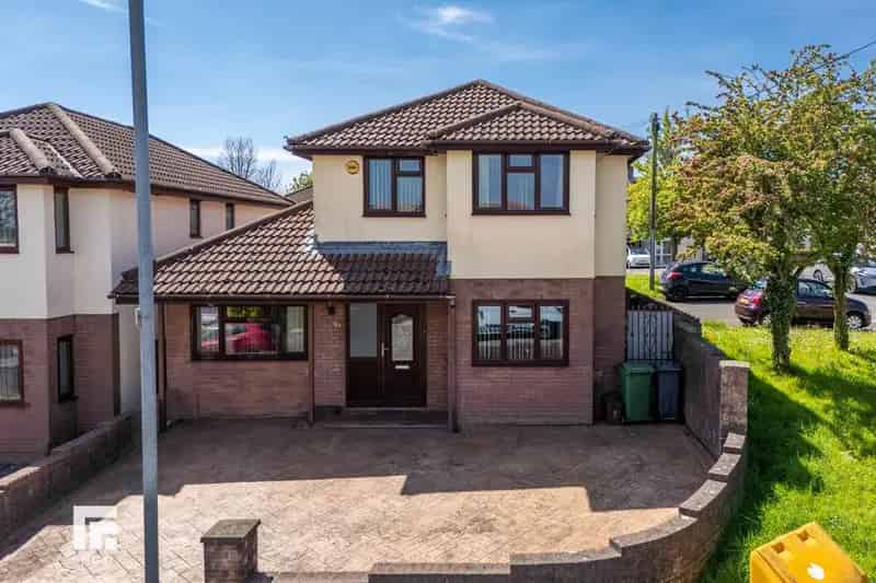 4 bedroom detached house for sale