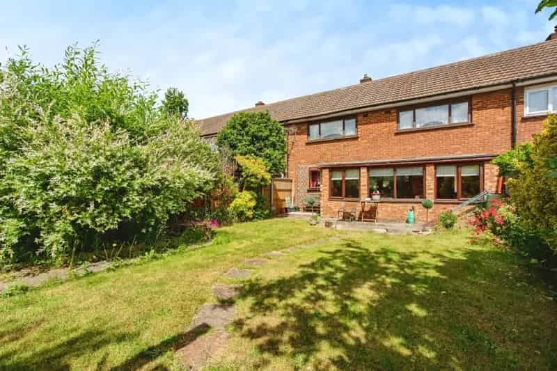 Three Bedroom Terrace House Chain Free Grays