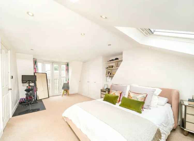 Four Bedroom Edwardian House Near Fielding Primary School