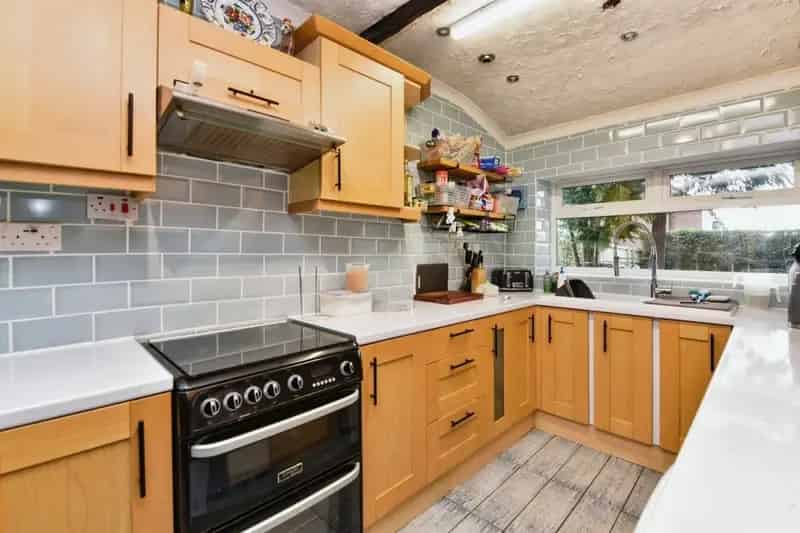3 Bed House with Garage and Conservatory