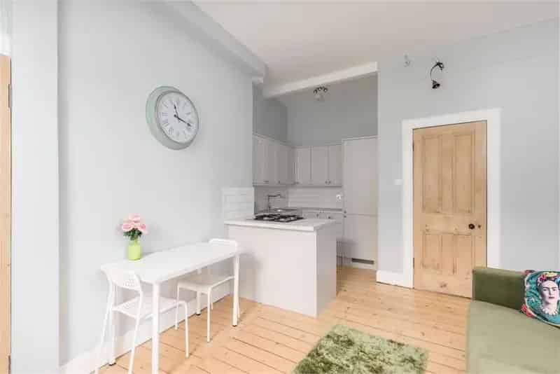 2 Bed Flat Polwarth - Modern Kitchen & Period Features