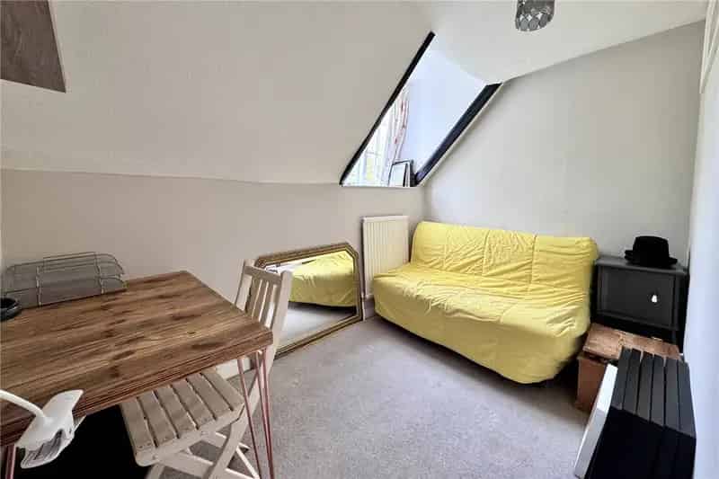 3 Bedroom House Beaconsfield Old Town