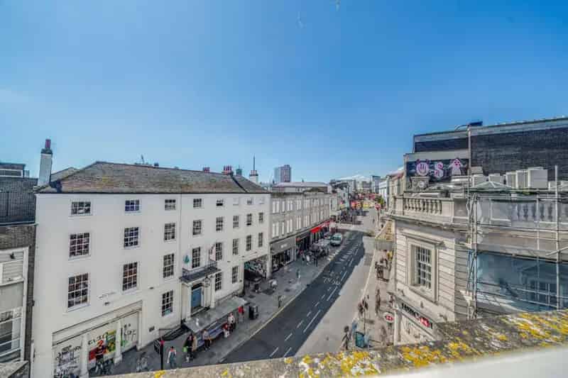 2 Bedroom Flat Brighton Central Available Now