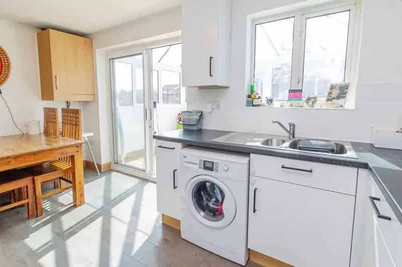 Three Bedroom Semi-Detached House Newport Pagnell Excellent School Catchment