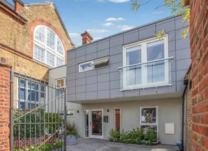 3 Bed 3 Bath House Near South Park Gardens No Onward Chain