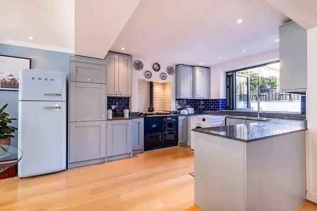 Semi-detached House for Sale in Wimbledon Village