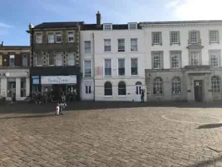 Ground Floor Retail Office Unit in Grade II Listed Building