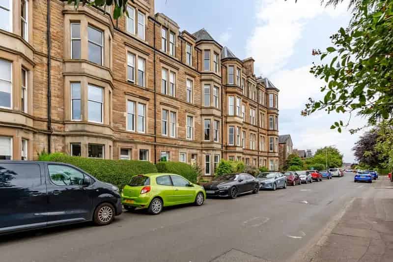3 Bedroom Flat for Sale in Edinburgh