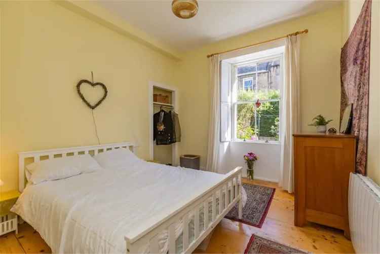 1 Bed Flat - Maindoor with 1 Reception Room