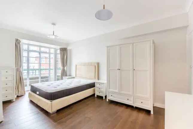 Flat to rent in Gloucester Place, Marylebone, London NW1