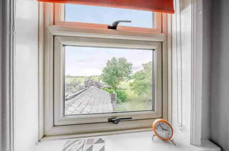 3 Bed Semi-Detached Cottage with Stables and Paddock