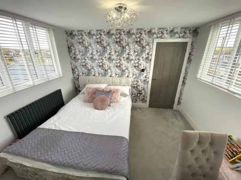3 Bed Semi Detached House Extended Living Space Superb Kitchen Amazing Bathroom