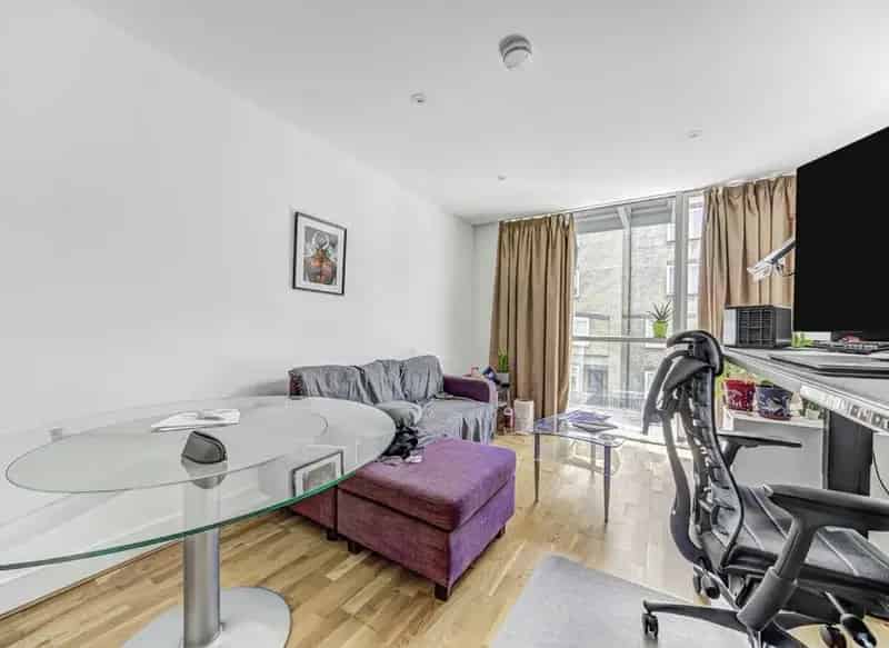 One Bedroom Apartment near Aldgate East Station