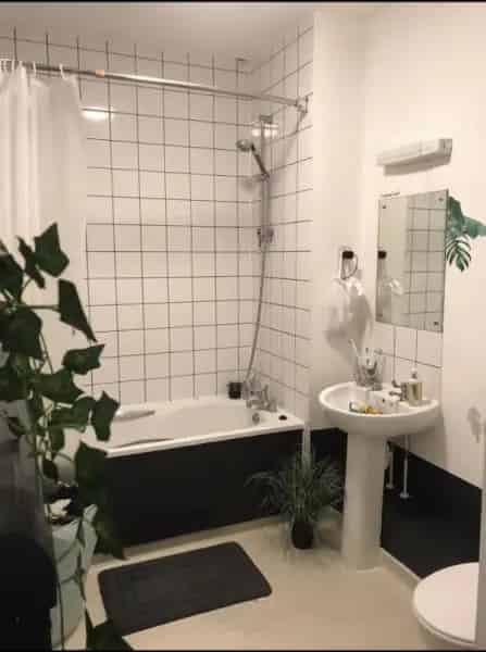 3 Bedroom House on Private Road with Parking