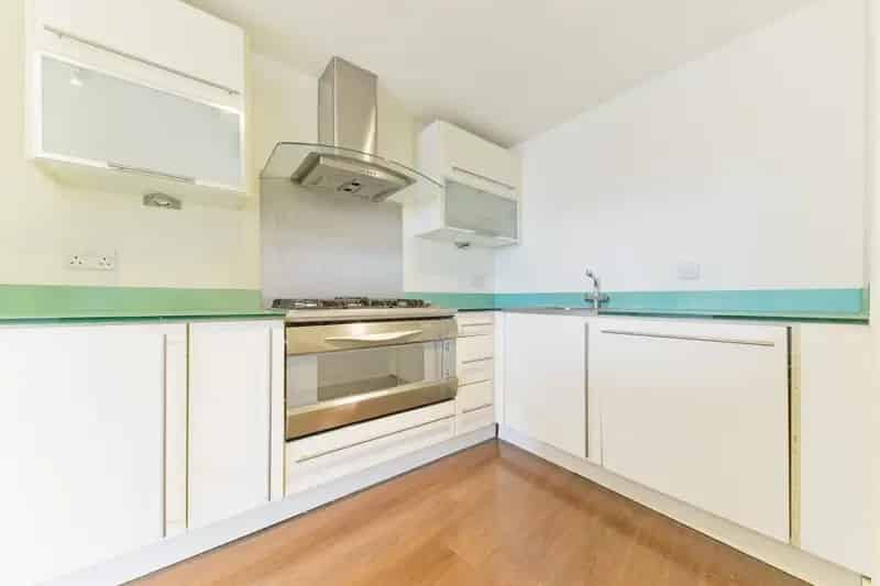 2 Double Bedroom Flat near Putney Rail Station