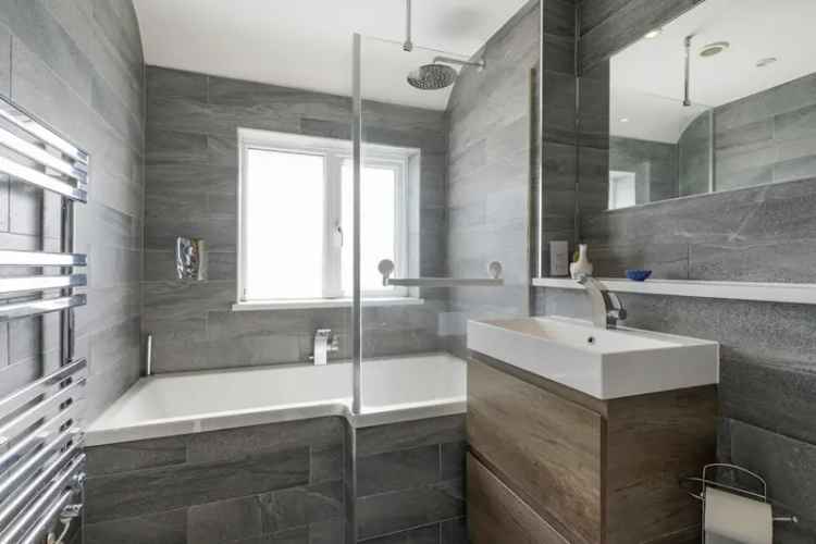 3 Bed House Freehold Modern Kitchen Garden Parking