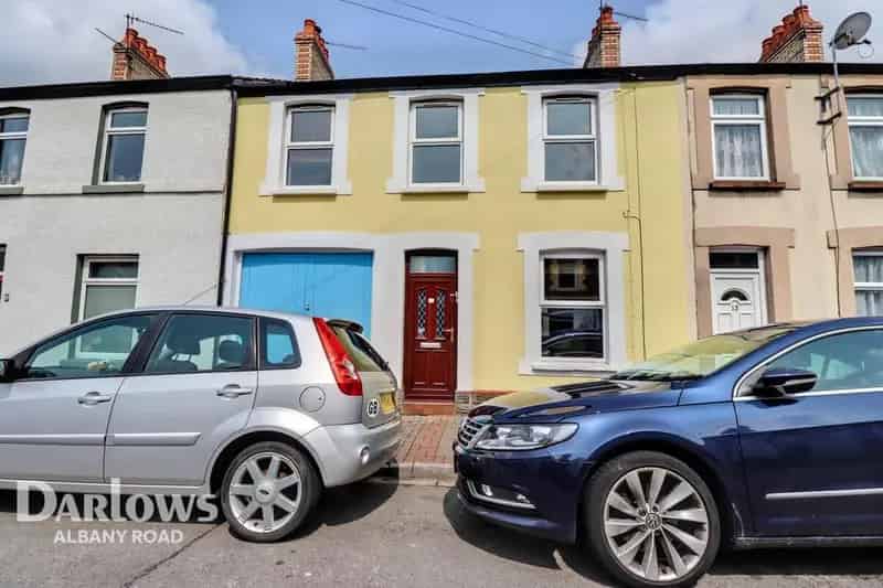 1 Bedroom Apartment for Sale Garden and Decking