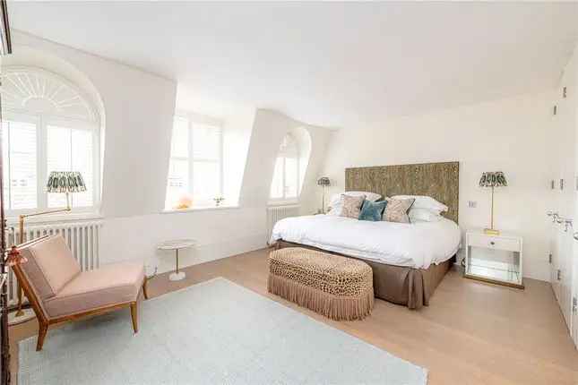 Flat to rent in Mount Street, Mayfair, London W1K