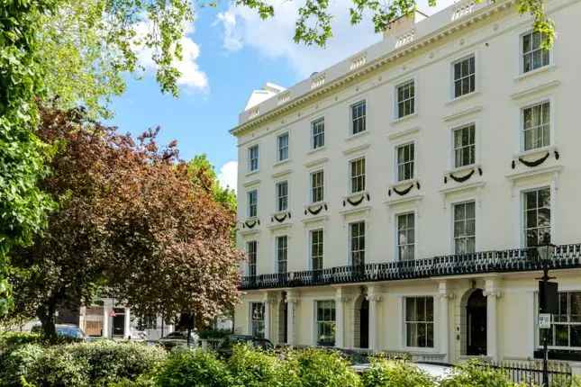 Flat for sale in Porchester Square, Bayswater W2