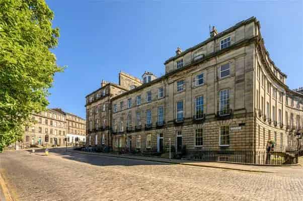 3 Bed Georgian Flat with Private Garden in Edinburgh