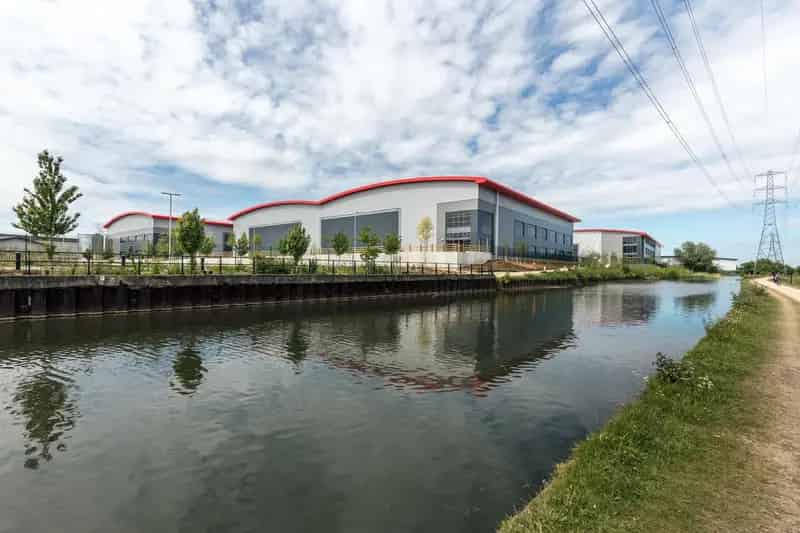 Modern Industrial Warehouse Units for Let