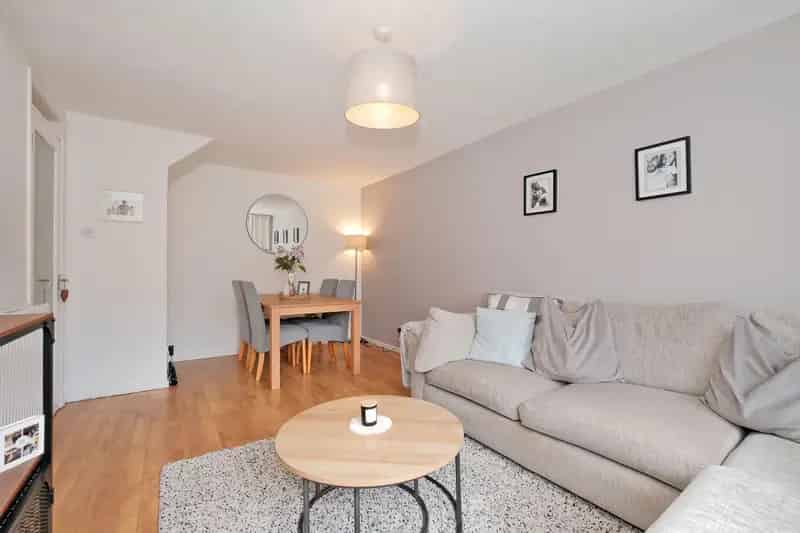 Immaculate 2-Bedroom End Terrace Villa in Portlethen