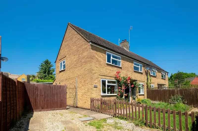 3 bedroom semi-detached house for sale