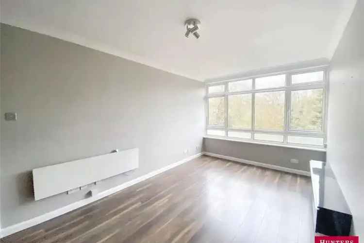 1 Bedroom Flat for Sale near Monken Hadley Common