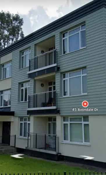 2-Bedroom First Floor Flat Near Train Station