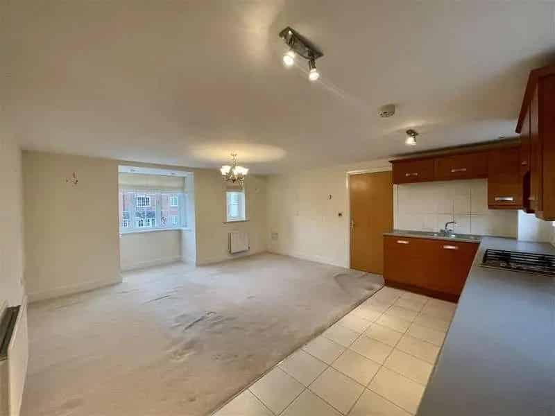 1 Bed Flat for Sale in Catherine De Barnes