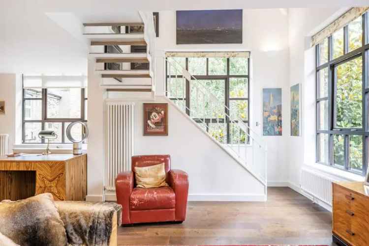 2 Bed Split Level Apartment near Battersea Square and Clapham Junction