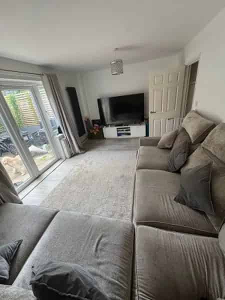3 Bedroom House Near Amenities Off Road Parking