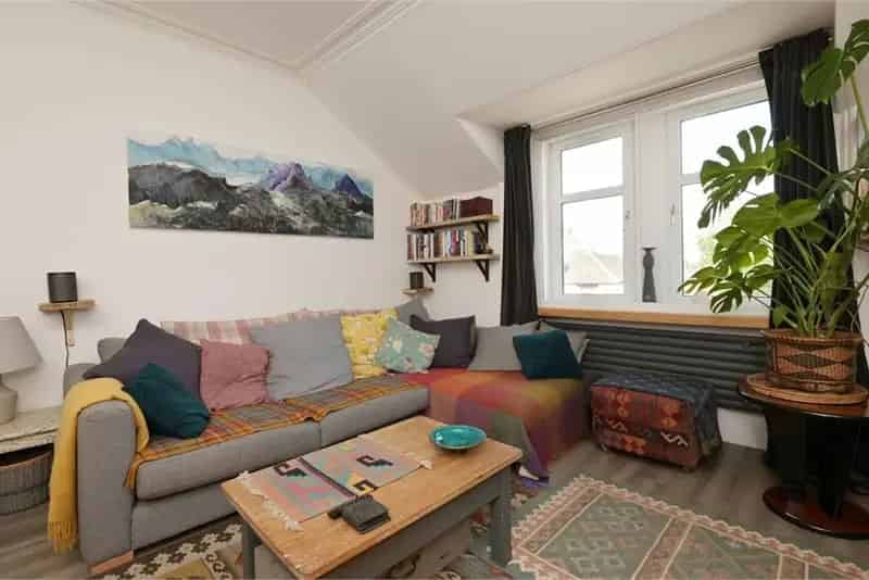 2 Bed Upper Flat Juniper Green Edinburgh
