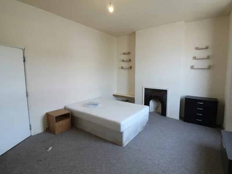 Four Bedroom Student House Near Brighton Universities
