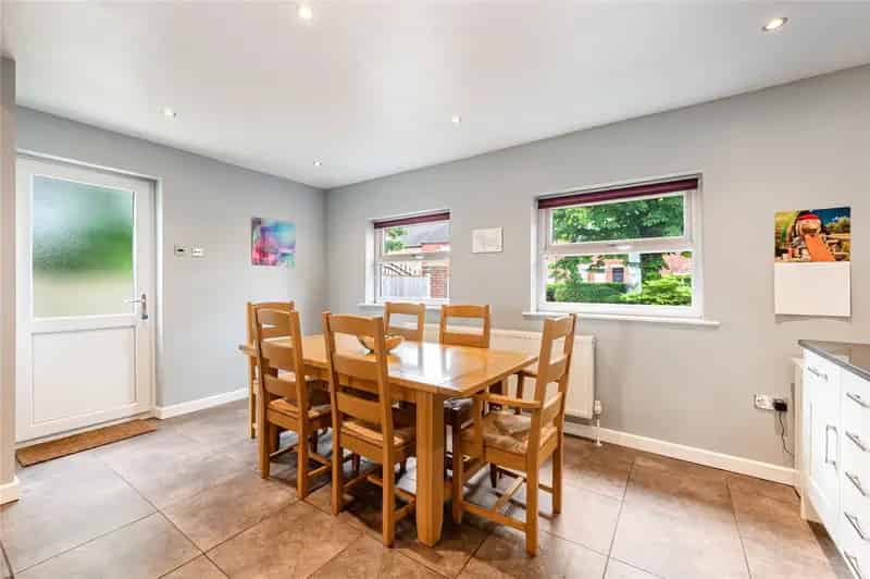 Seven Bedroom Detached House with Picturesque Garden and Triple Garage
