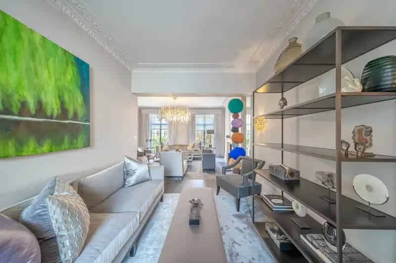 Brompton Square Townhouse: Luxurious Family Home near Knightsbridge